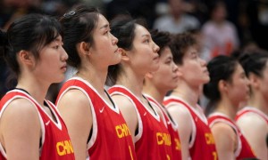 中国女篮怎么了？热身赛仅2胜10负 姚明面露愁容